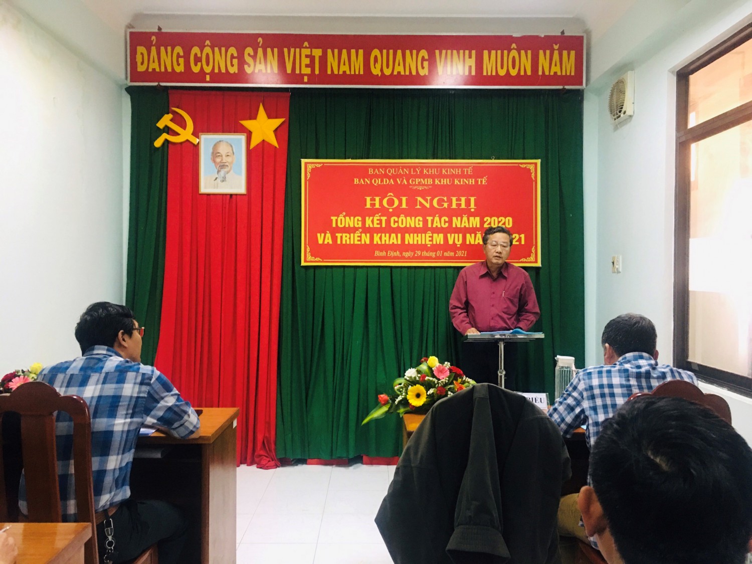 Đồng chí Phan Viết Hùng, Bí thư Đảng ủy, Phó trưởng Ban Quản lý Khu kinh tế phát biểu chỉ đạo Hội nghị