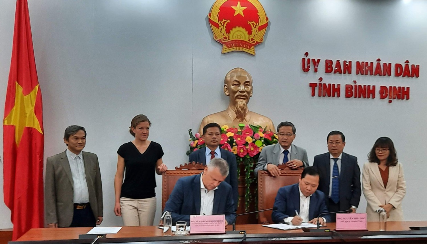 Signing MoU on Investment Co-operation between German Kurz and Binh Dinh Province