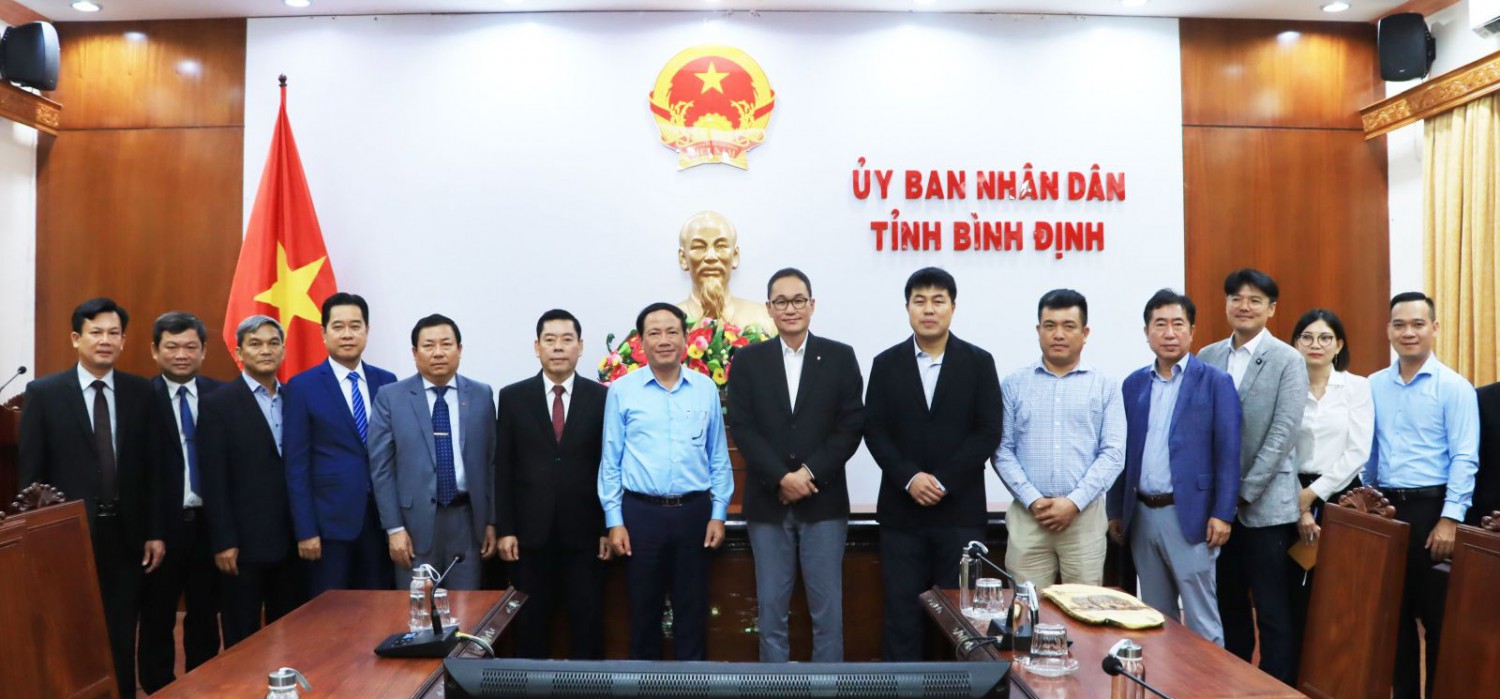 Chủ tịch UBND tỉnh Phạm Anh Tuấn làm việc với các doanh nghiệp Hàn Quốc (Daewon, Lotte) đến tìm hiểu cơ hội đầu tư tại Bình Định